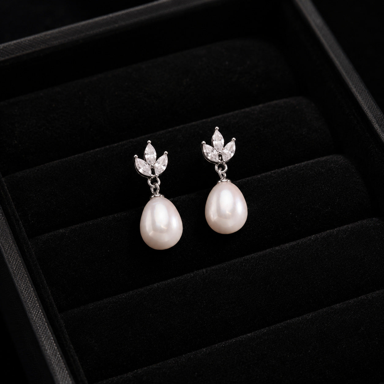 Leaf Pearl Jewelry Set Earrings and Necklace for Women Copper Plated Jewelry