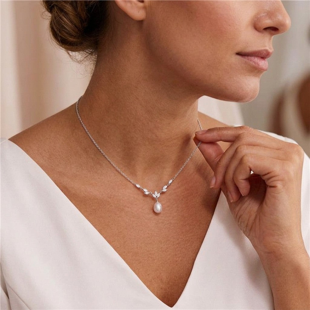 Geometric Faux Pearl Pendant Necklace