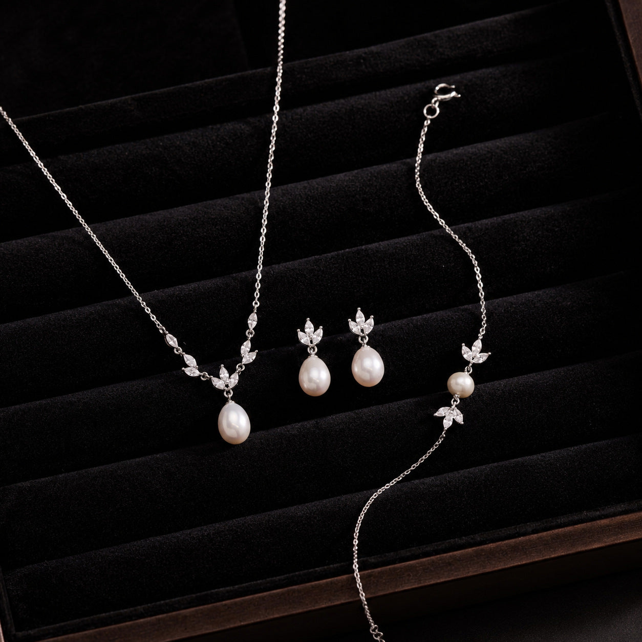 Leaf Pearl Jewelry Set Earrings and Necklace for Women Copper Plated Jewelry