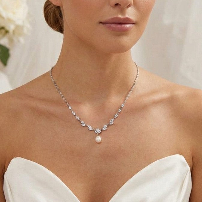 Geometric Faux Pearl Pendant Necklace