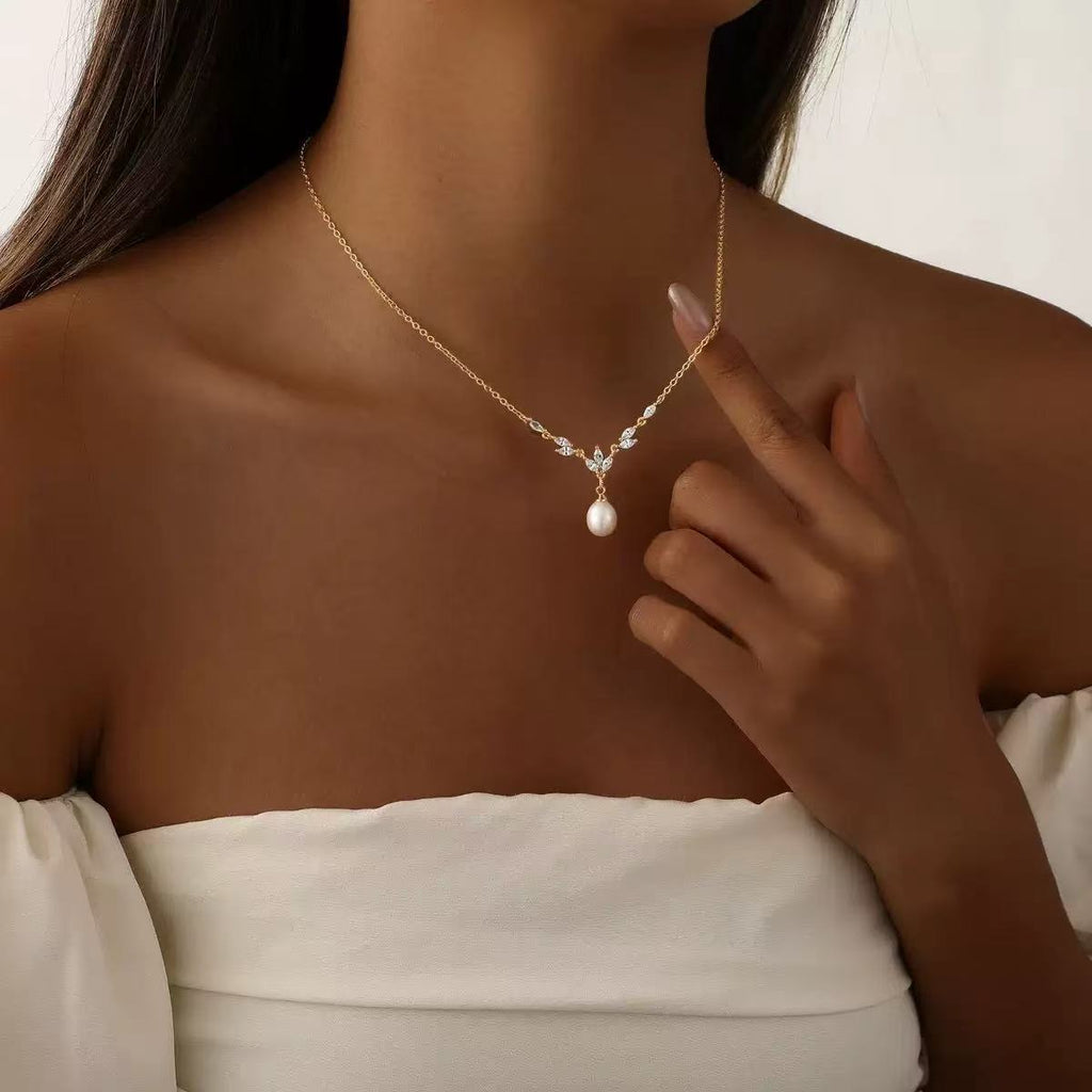 Geometric Faux Pearl Pendant Necklace